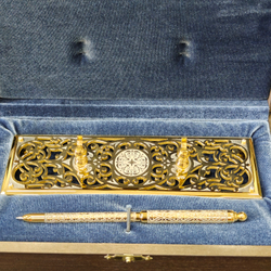 Ручка "Подарок директору" (затоустовская гравюра) на ажурной подставке в футляре