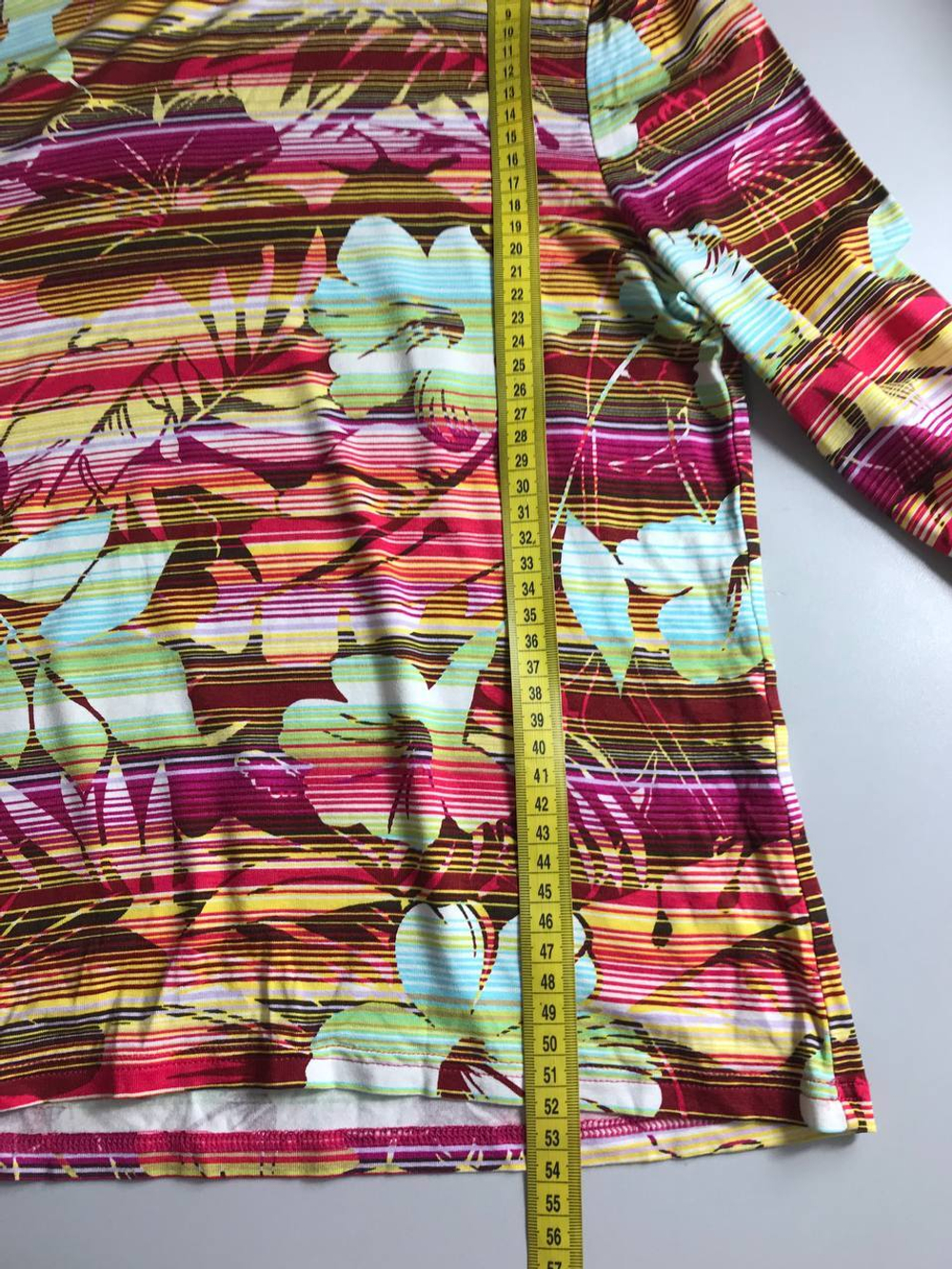 Водолазка с ярким принтом, визуально 44 размер