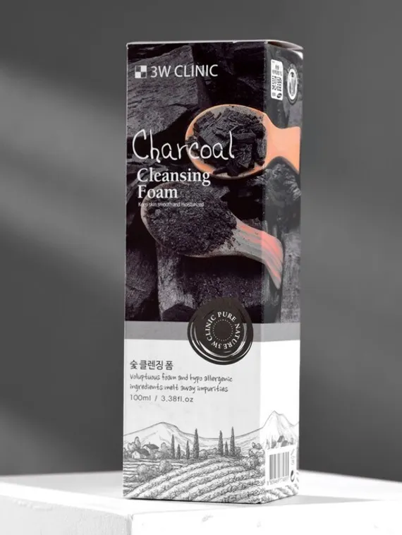 Глубоко очищающая пенка для сужения пор 3W CLINIC Charcoal Cleansing Foam с древесным углём, 100 мл