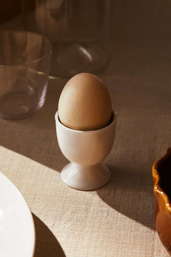 ZARA HOME ТОНКИЙ ФАРФОРОВЫЙ ДЕРЖАТЕЛЬ ДЛЯ ЯИЦ, БЕЛЫЙ