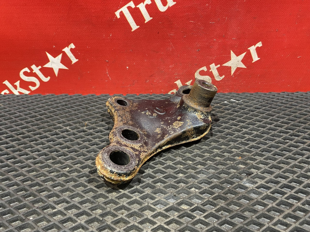 Кронштейн цилиндра подъема кабины