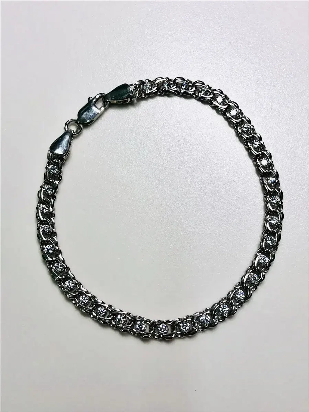 Ювелирный браслет серебряный с фианитами