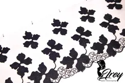 05-147 Вышивка на неэл. сетке 23 см, телесный/черный (левая)