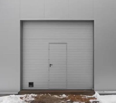 2 cекционных ворот с калиткой