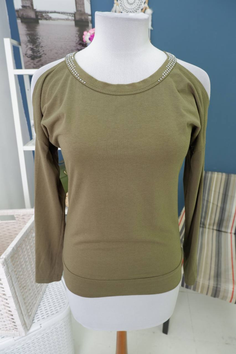 Футболка стильного цвета 46 размер