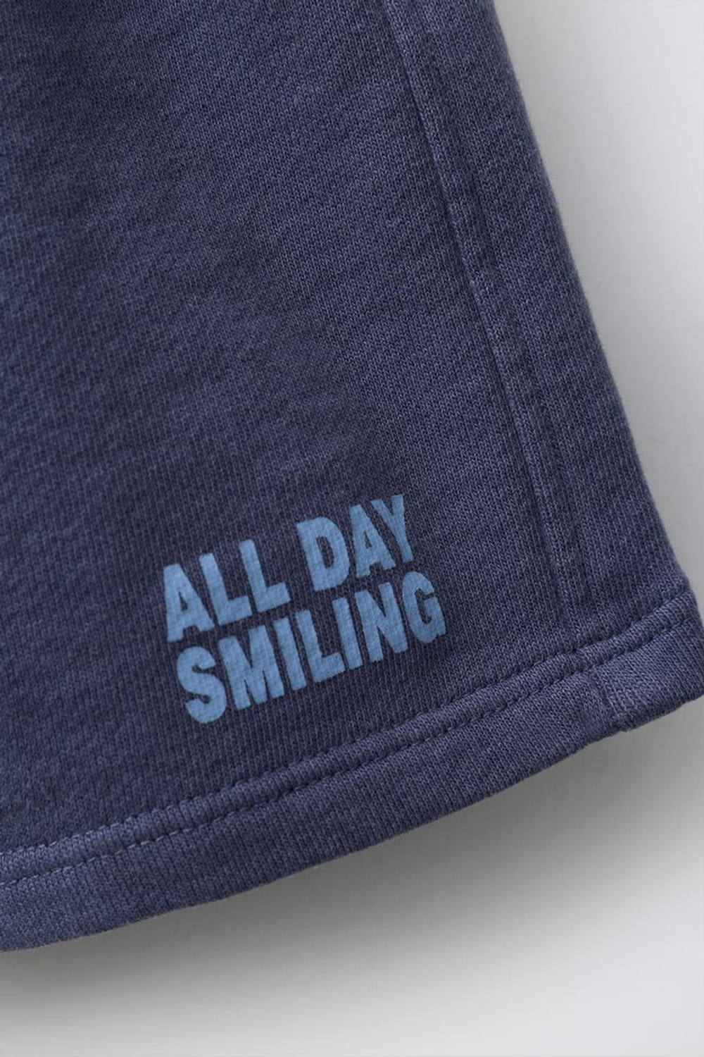 ZARA ШОРТЫ ИЗ МЯГКОЙ ТКАНИ С НАДПИСЬЮ, ВЫЦВЕТШИЙ СИНИЙ