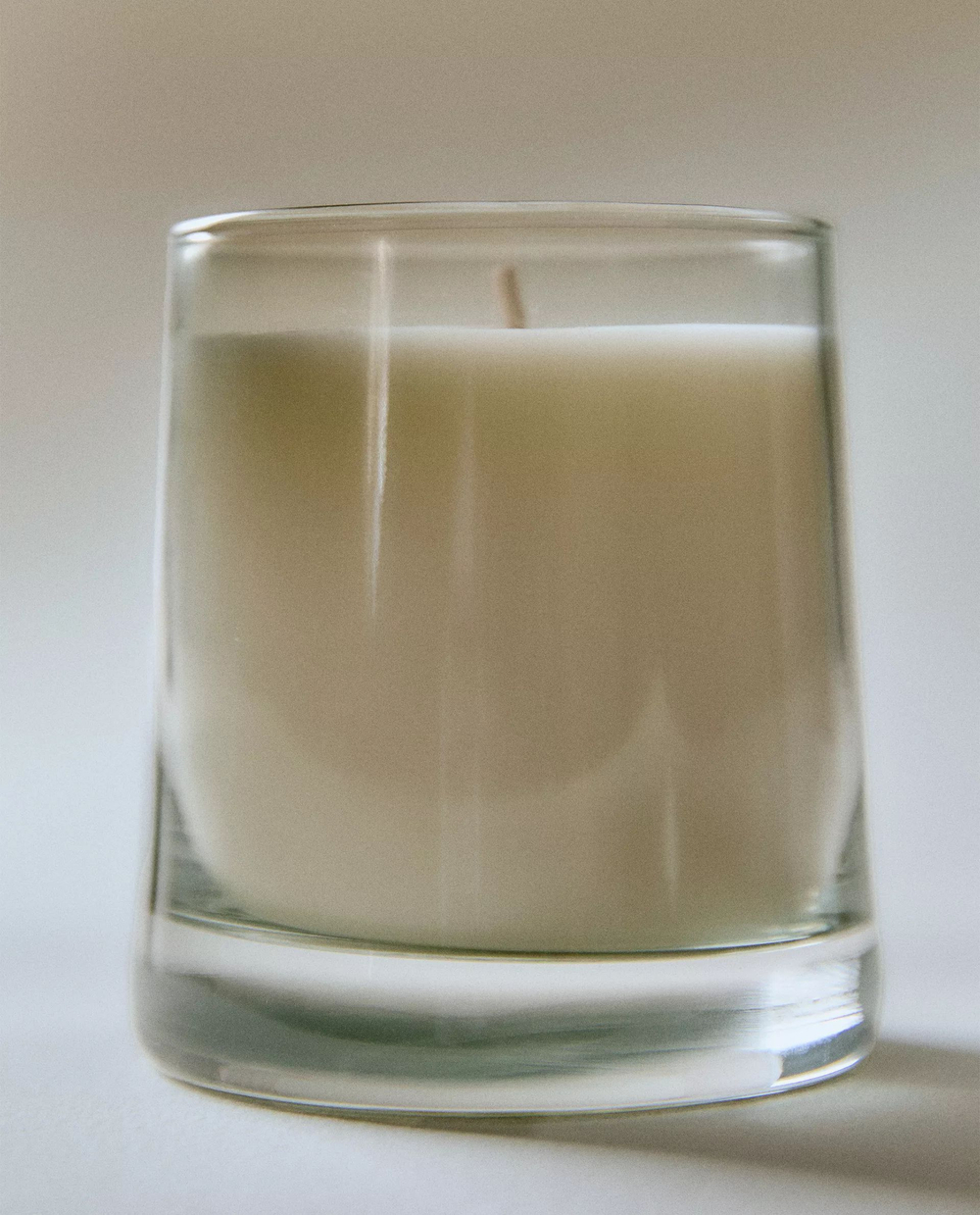 Zara Home - Ароматическая свеча clat de lys, 180 г