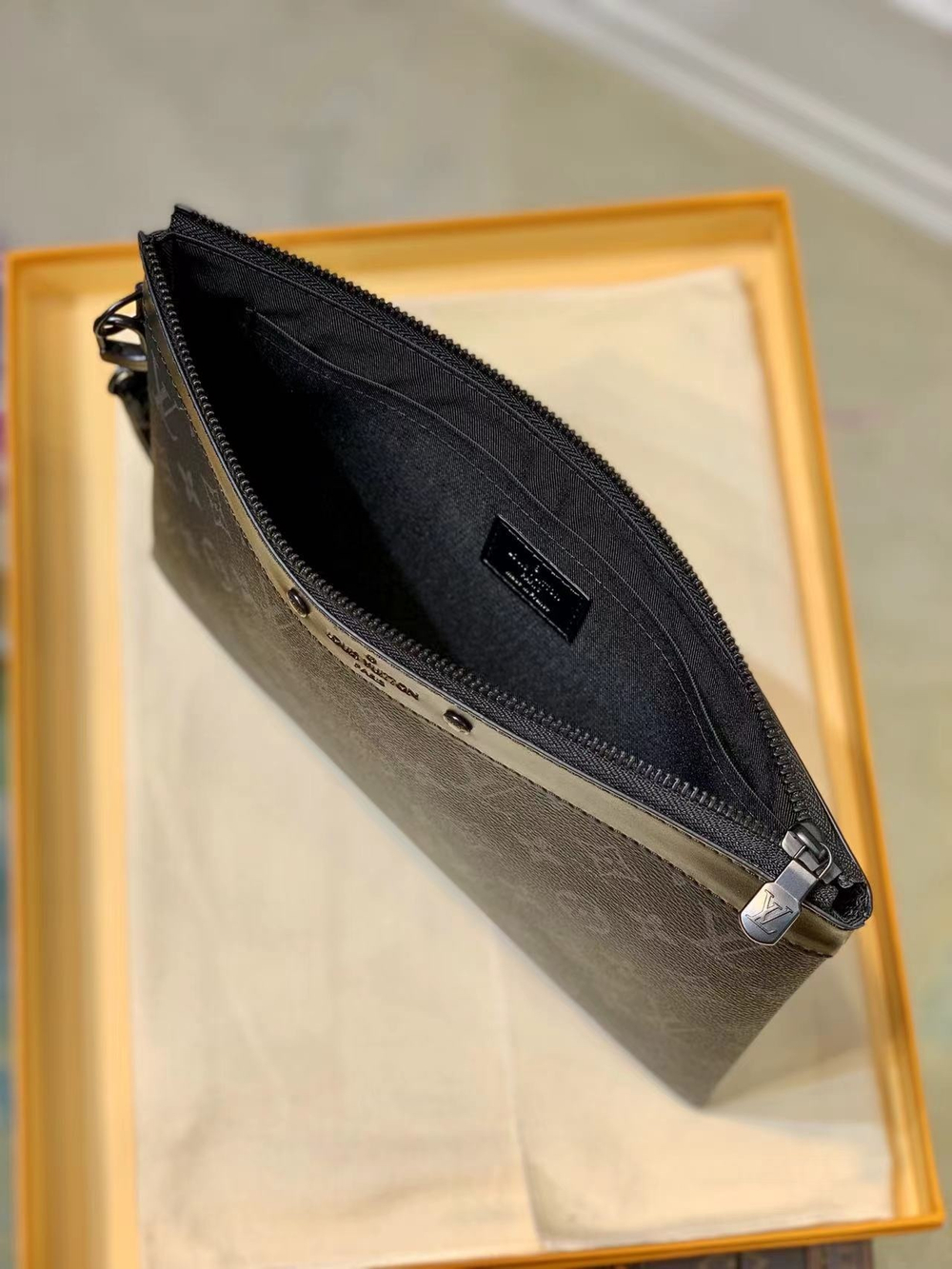Louis Vuitton Pochette To-Go