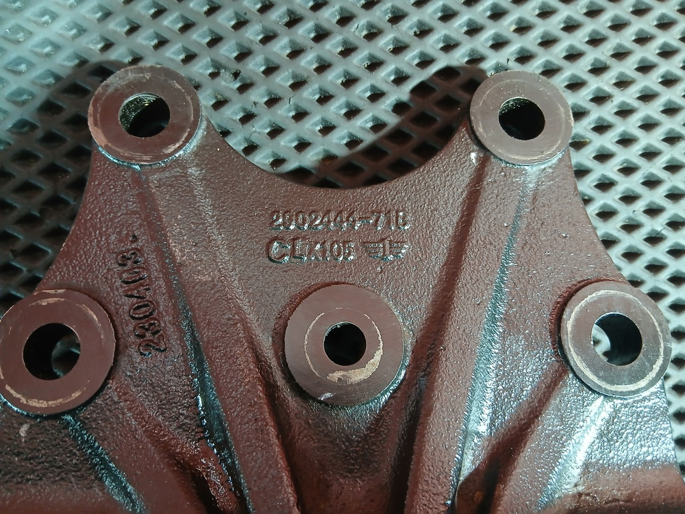 Кронштейн крепления передней рессоры передний