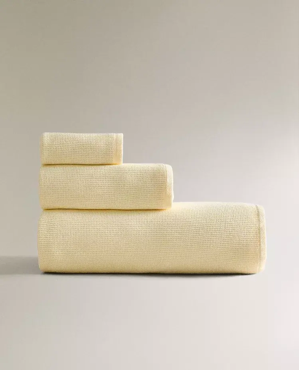 ZARA HOME ВАФЕЛЬНОЕ БАННОЕ ПОЛОТЕНЦЕ, ЖЕЛТЫЙ