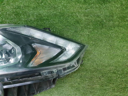 Битая Фара правая Nissan Qashqai J11 (2013-2019) галоген