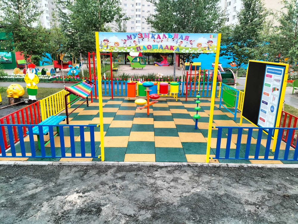 Красочный заборчик уличный из плоскоовальной трубы, секция 1490х530 мм