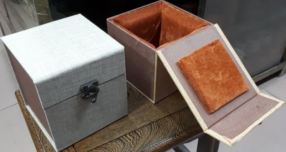 258017 Коробка подарочная мягкая, ср.размер, картон