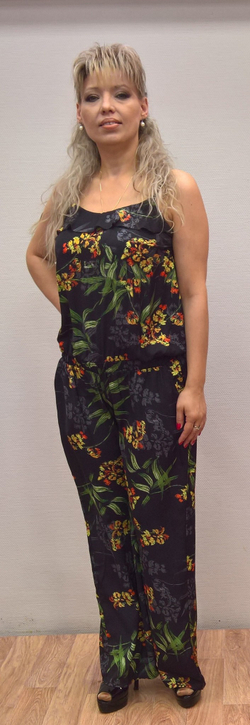 Летний комбинезон на тонких бретельках