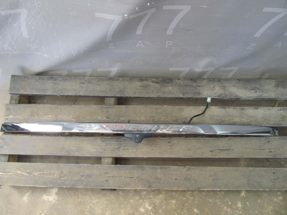 Накладка багажника Ford Explorer 5  Б/У Оригинал BB5Z13B482BA