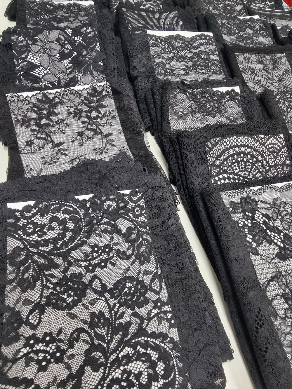 Рандомный набор эластичного кружева - чёрный (7,5 м)