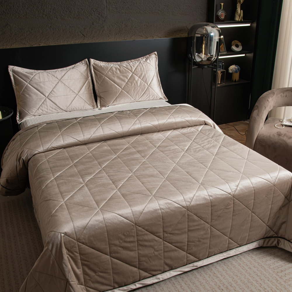 Велюровое покрывало в клетку с наволочками OVL036