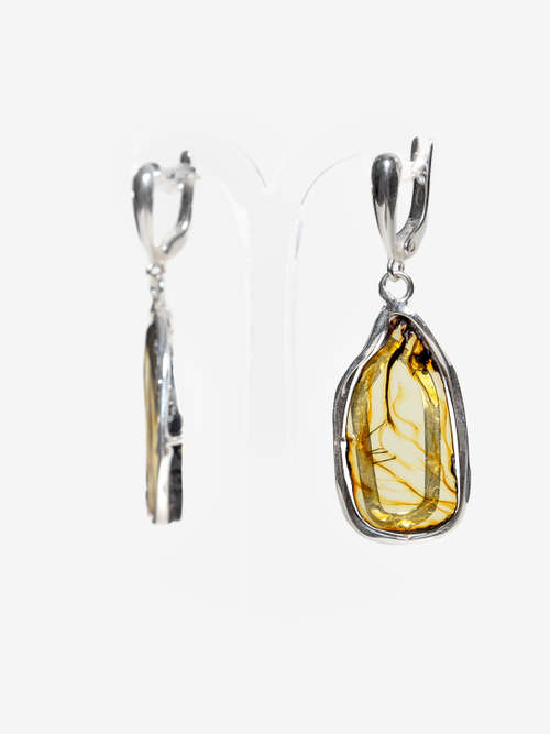 Уникальные серебряные серьги с цельным пейзажным янтарем, серебро 925 пробы