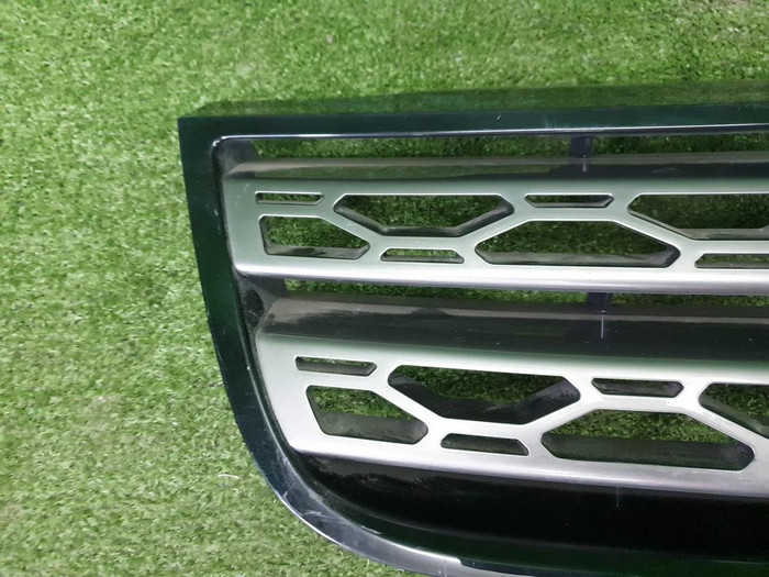 Решетка радиатора Land-Rover Discovery 5 (2016-2021)