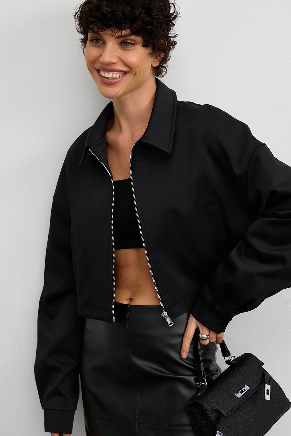 Куртка с воротом укороченная черного цвета