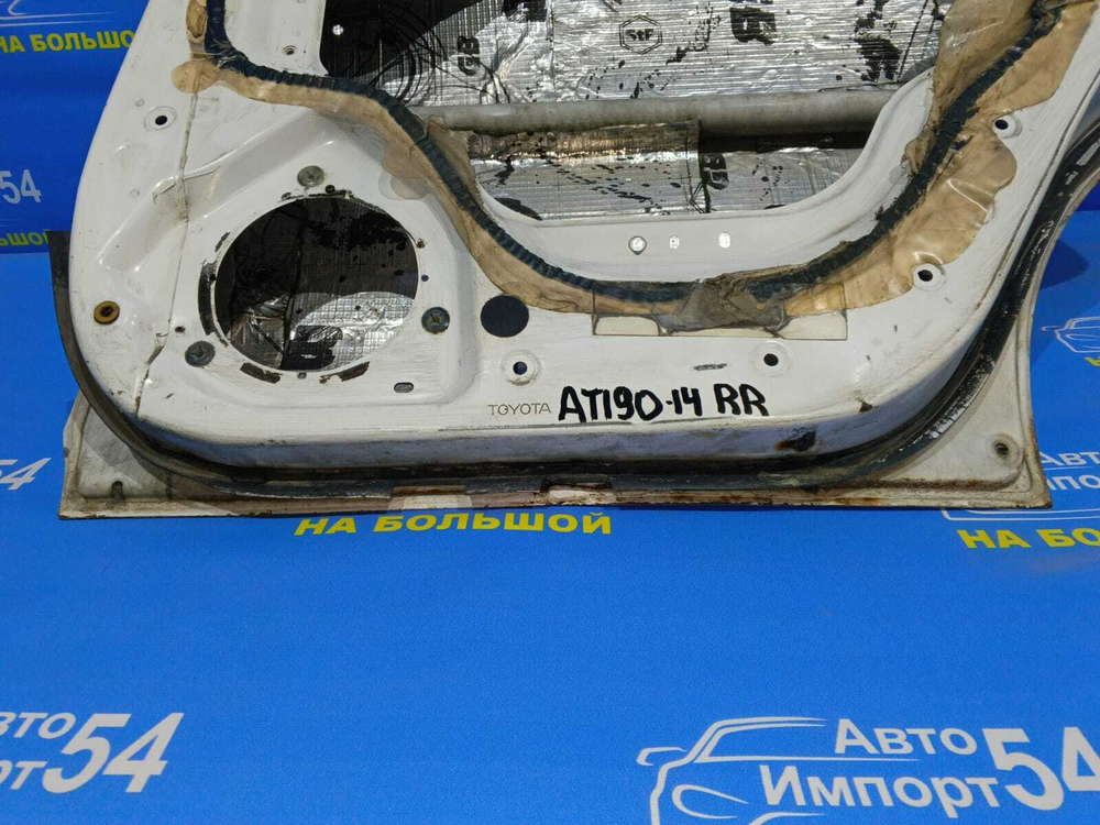 Дверь задняя правая TOYOTA CARINA E 1995