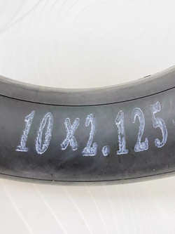 Камера 10x2.125 с изогнутым ниппелем