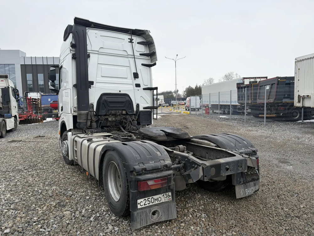 Shacman (Shaanxi) SX* 4x2 Седельный тягач SX4188YY381 (Дизельный, 12,5 л, 473 л.с., МТ)