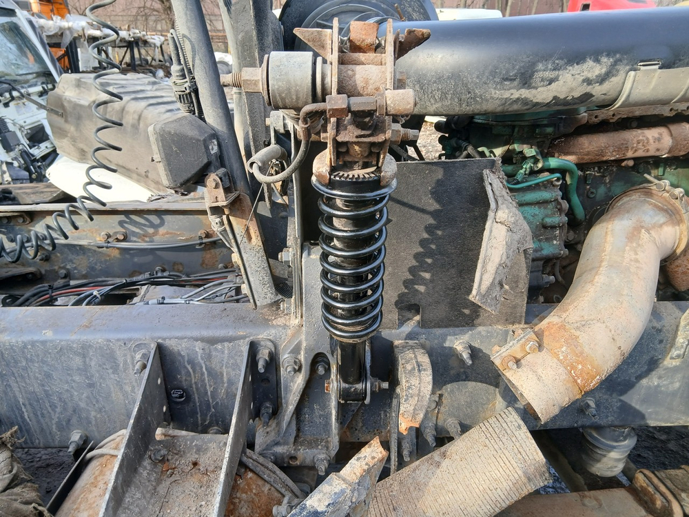 Амортизатор кабины задний