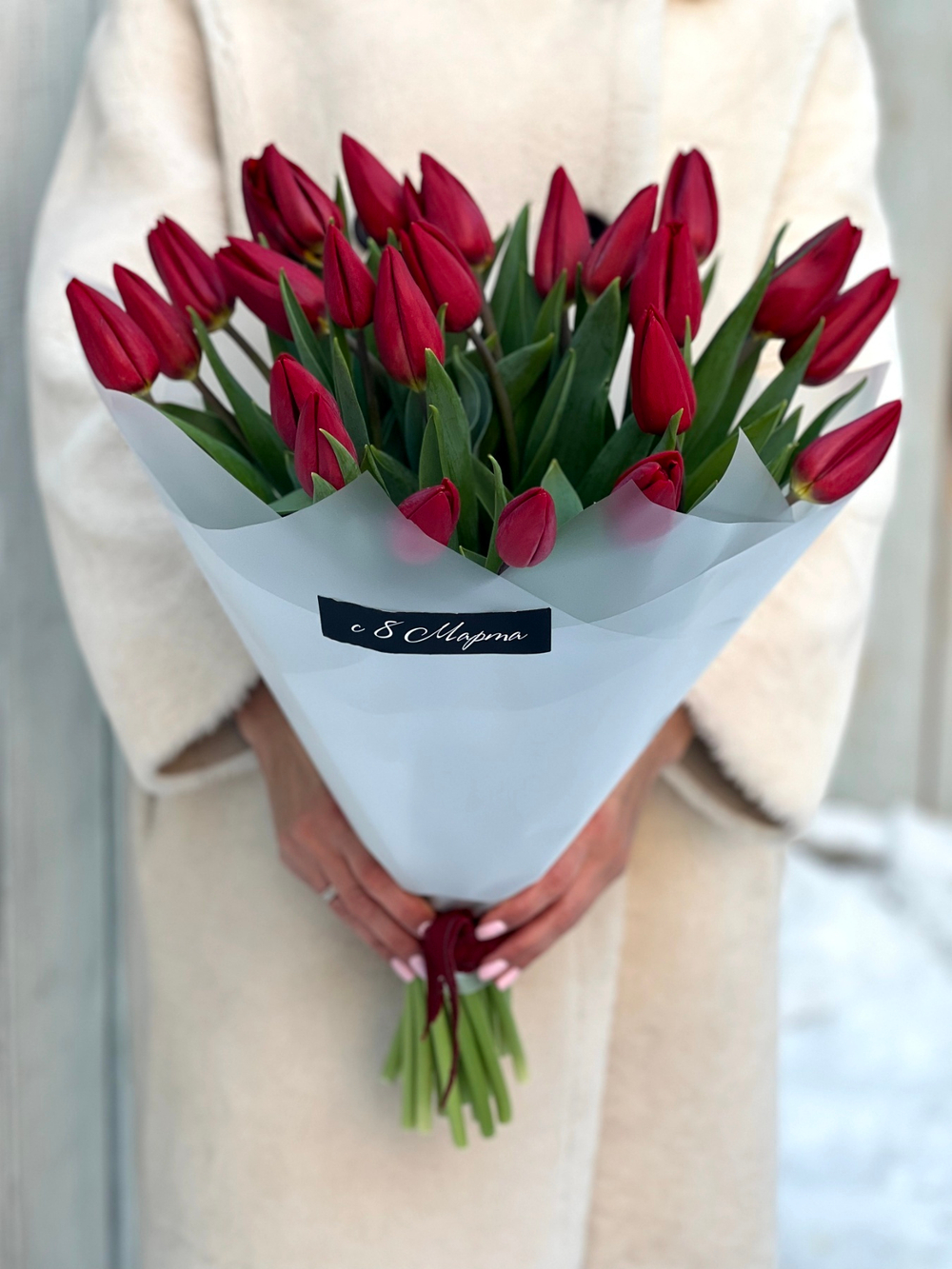 Красные тюльпаны премиального сорта в ярком монобукете от Флора Маркет