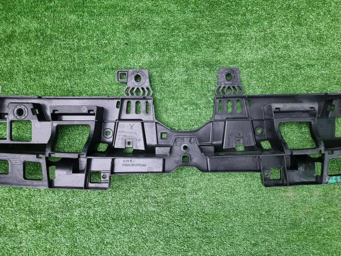 Кронштейн переднего бампера Voyah Dream (21-нв)