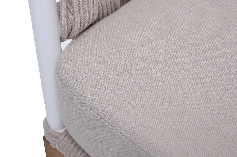 "Диего" кресло плетеное из роупа, основание дуб, каркас алюминий светло-серый (RAL7035) муар, роуп бежевый круглый, ткань бежевая 052