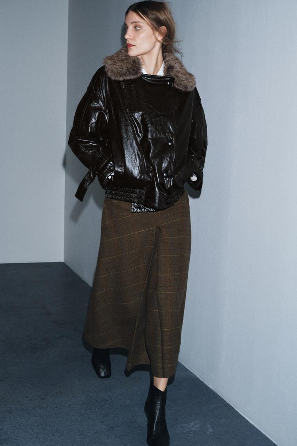 ZARA БЛЕСТЯЩАЯ КУРТКА С ВОРОТНИКОМ ИЗ ИСКУССТВЕННОГО МЕХА — ZW COLLECTION, КОРИЧНЕВЫЙ