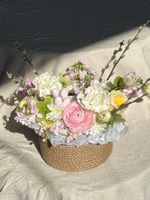 Композиция в плетеной корзине-размер M