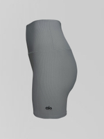 Костюм 9905 из топа и велосипедок в рубчик с логотипом снизу