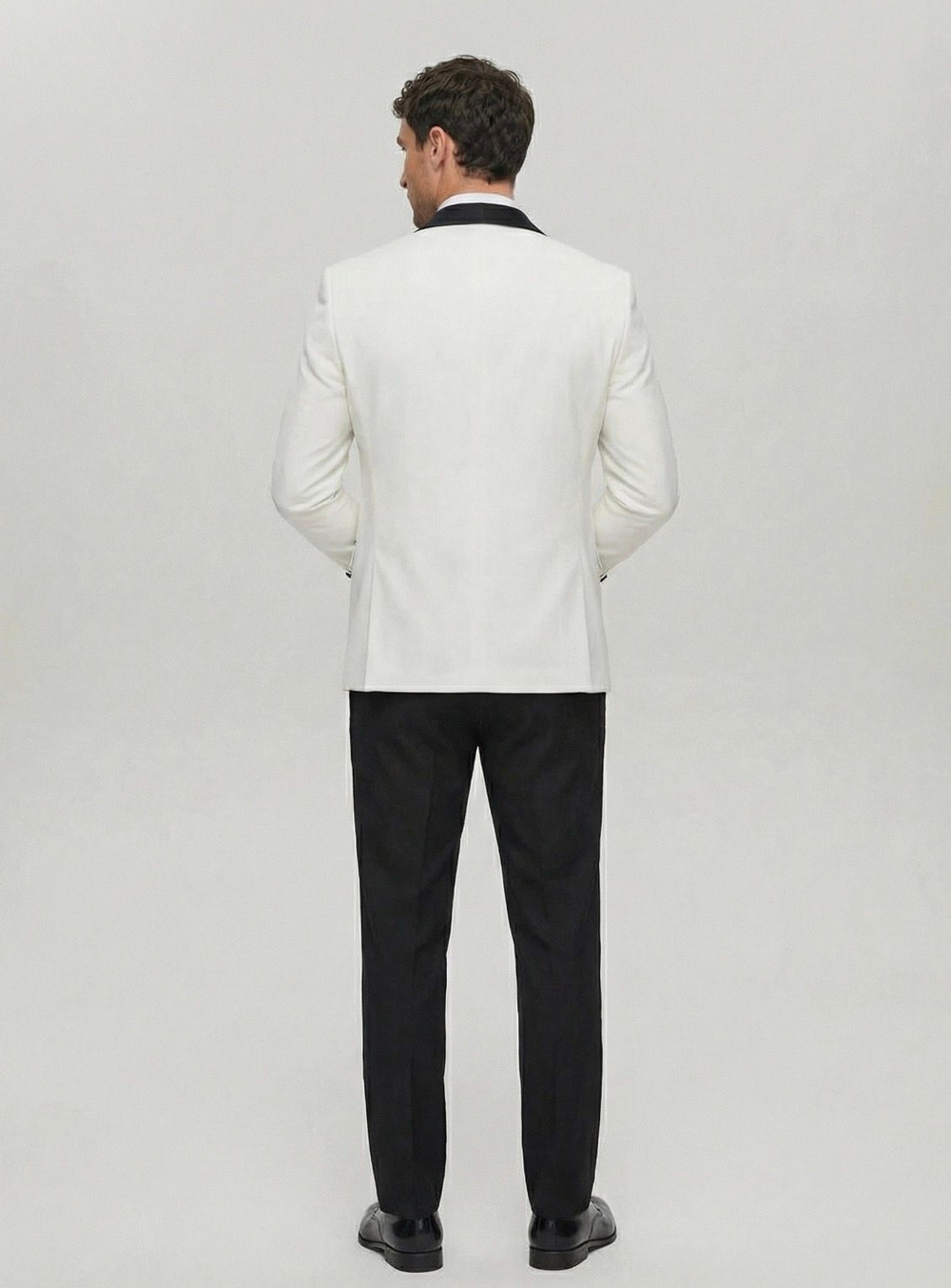 Мужской смокинг тройка (белый) А55