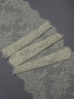 Кружево шантильи сливочное масло неэластичное ширина 22,5 см купон 2,9 м С БРАКОМ