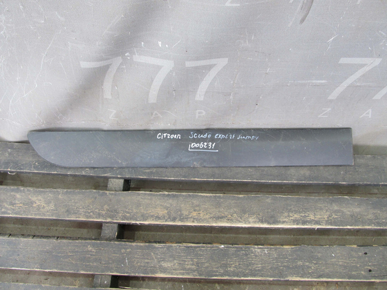 Накладка двери правая задняя Citroen Scudo Expert  Б/У Оригинал 1497642077