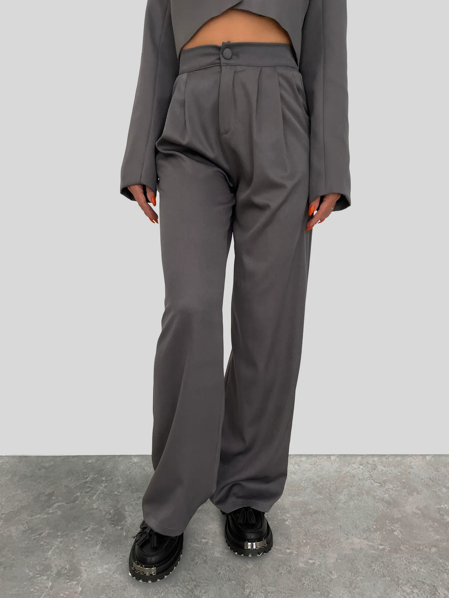 Костюм классический Miss Diva 303 из укороченного жакета и широких брюк с защипами на резинке недорого