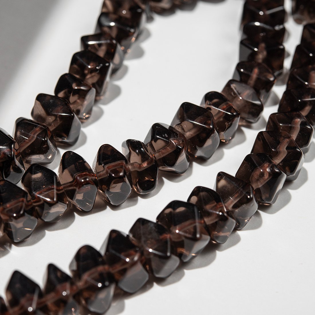 Раухтопаз (дымчатый кварц) натуральный, фриформ, микроогранка 7-10*5-7мм