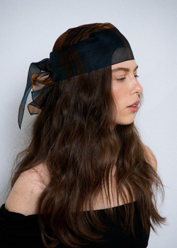 Косынка из шелка в клетку