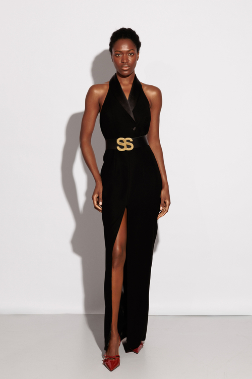 Платье макси с открытыми плечами и атласным воротником