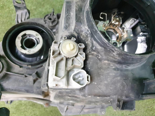 Битая Фара правая Toyota Camry 7 XV50 (2011-2014) ксенон не адаптив