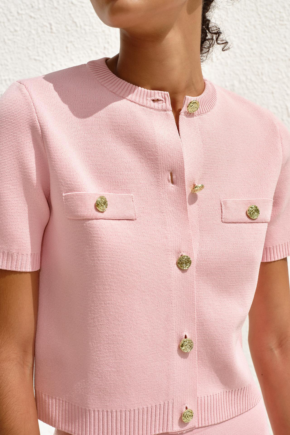 ZARA ТРИКОТАЖНЫЙ ТОП С КОРОТКИМИ РУКАВАМИ И ВЫШИВКОЙ, ПАСТЕЛЬНО-РОЗОВЫЙ