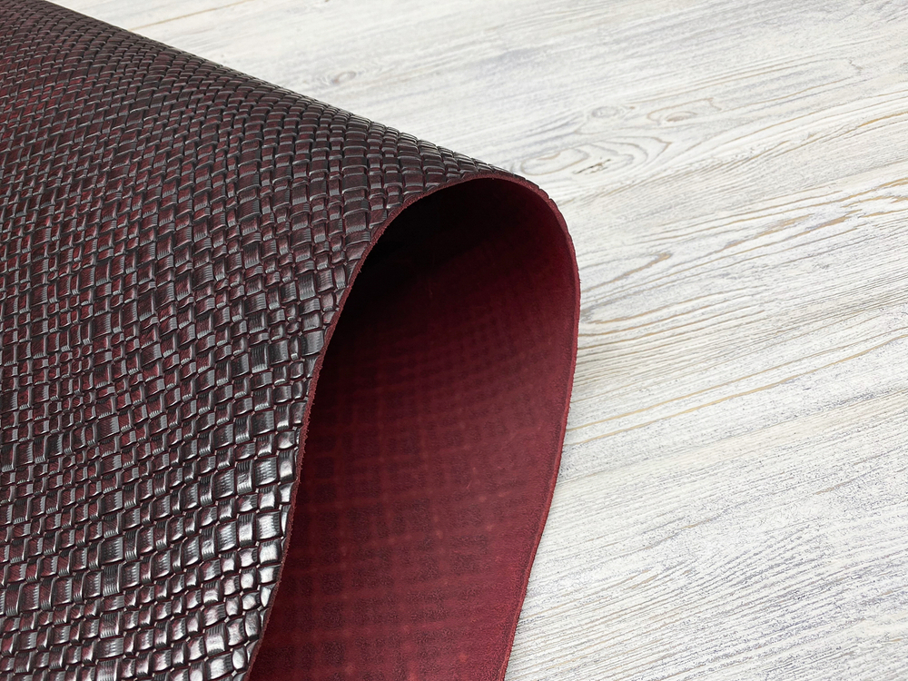 Ременная кожа Treccia Old Bordo (3,0+ мм), цв. Бордовый