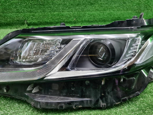 Битая Фара левая Toyota Camry xv70 (2017-н.в.) LED