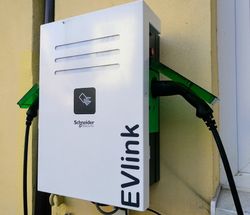 Зарядная станция EVlink PARKING Wall (EVW2S7P22)