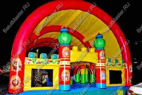 Коммерческий надувной батут "Веселый дом и звери в нём" с крышей 11*6*6 м