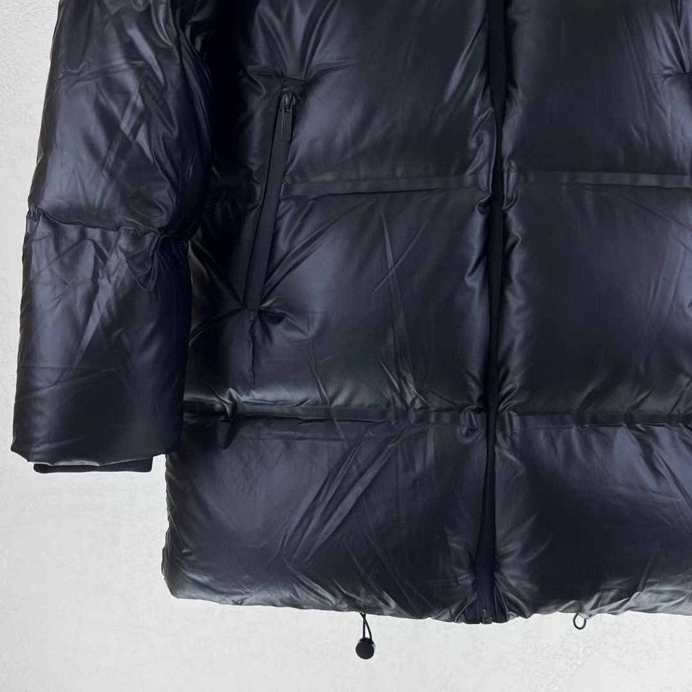 Пуховик Prada