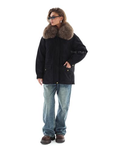Черный пуховик из эко-замши с мехом песца и кожаным воротником