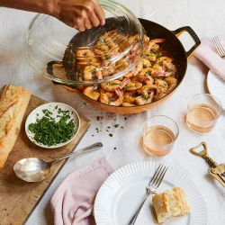 STAUB Сковорода для тушения чугунная с крышкой, 28 см, красная